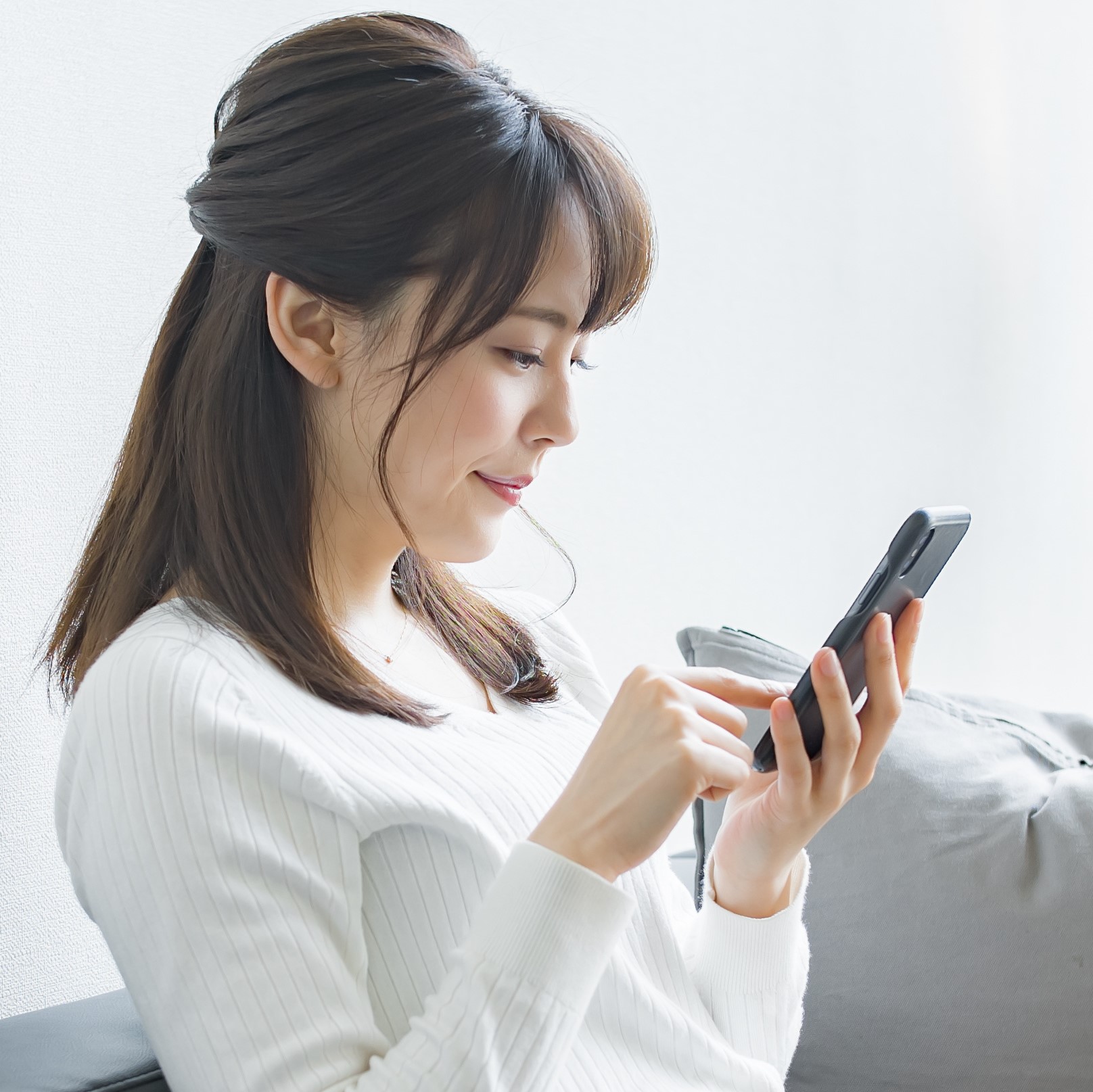 woman-on-cell-phone-AdobeStock_267961246-2