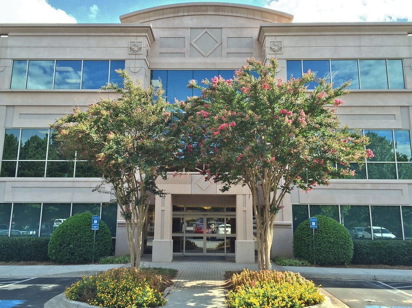 townelakeofficeexterior Cherokee Women's Health