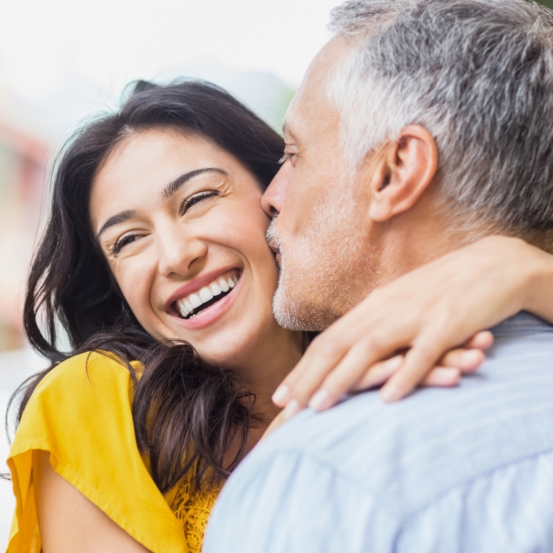 happy couple happy woman_128215843